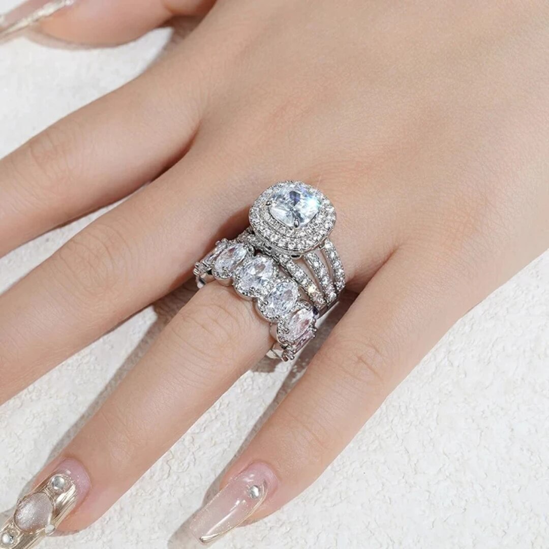 Eterna Halo Ring Set